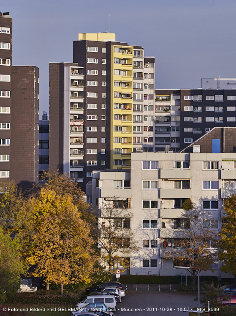 28.10.2011 - Marx-Zentrum und St.Monika in Neuperlach