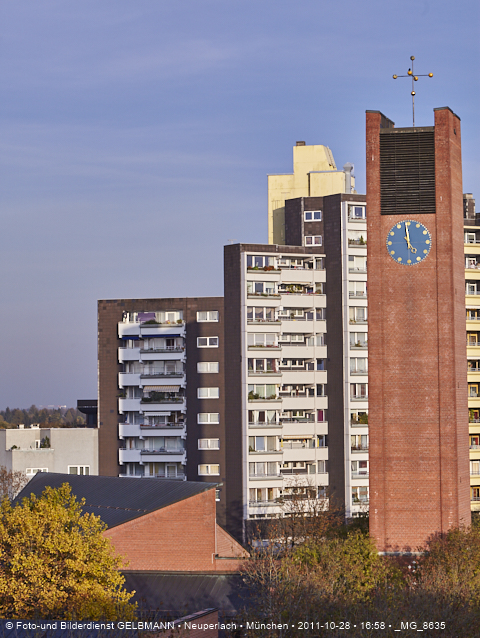28.10.2011 - Marx-Zentrum und St.Monika in Neuperlach