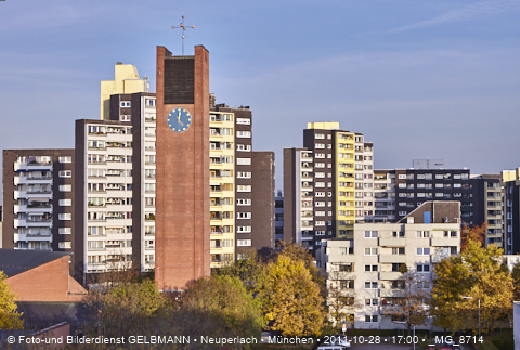 28.10.2011 - Marx-Zentrum und St.Monika in Neuperlach