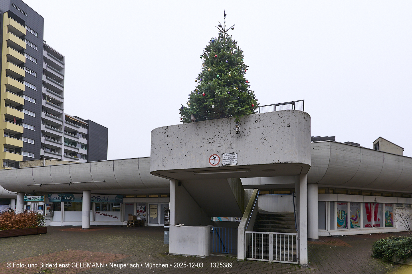 Unser Weihnachstbaum in meiner Burg, dem Marx-Zentrum