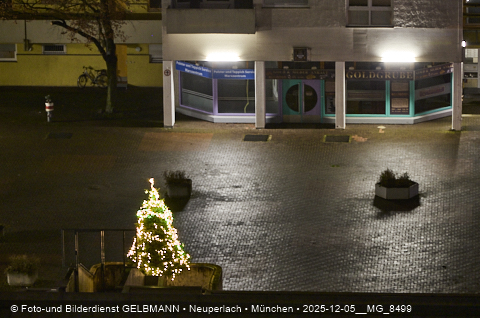 05.12.2025 - Unser Weihnachtsbaum in meiner Burg in Neuperlach