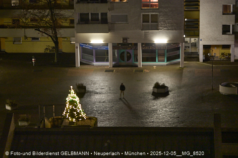 05.12.2025 - Unser Weihnachtsbaum in meiner Burg in Neuperlach